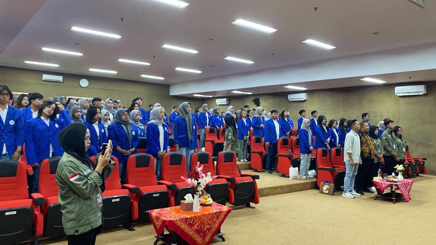 5. Menyanyikan Lagu Indonesia Raya & Hymne Udinus